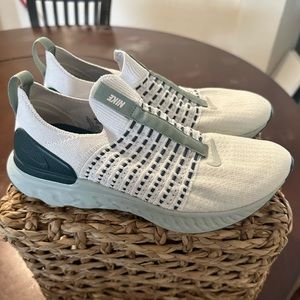 Women’s Nike react phantom sneakers